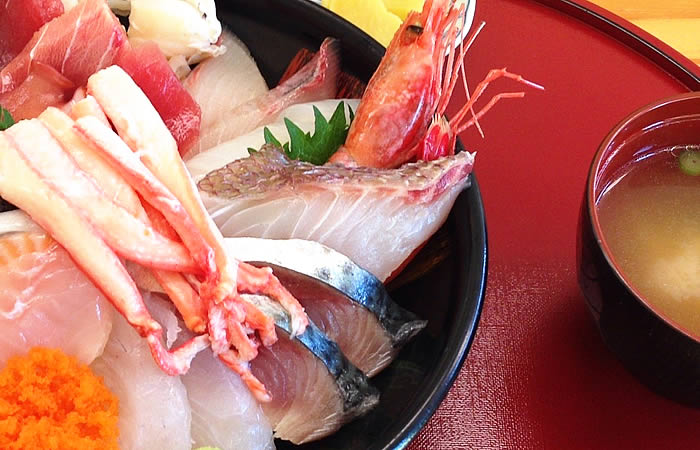 鳥取砂丘・鯛喜の豪華な海鮮丼