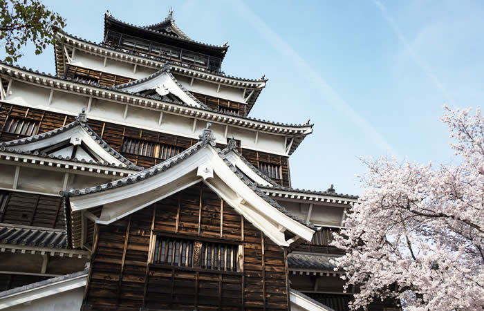 広島城の復元された天守閣