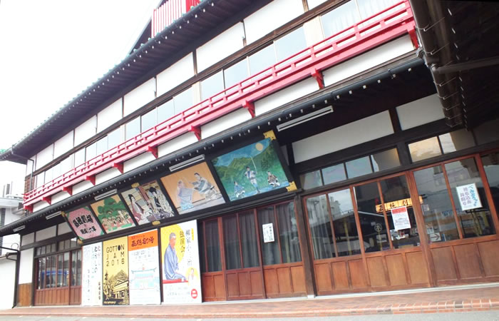 福岡県飯塚市の嘉穂劇場