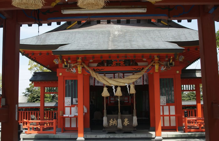 八代神社（妙見宮）の壮麗な拝殿