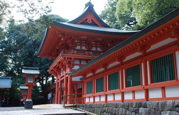 氷川神社の朱塗りの楼門