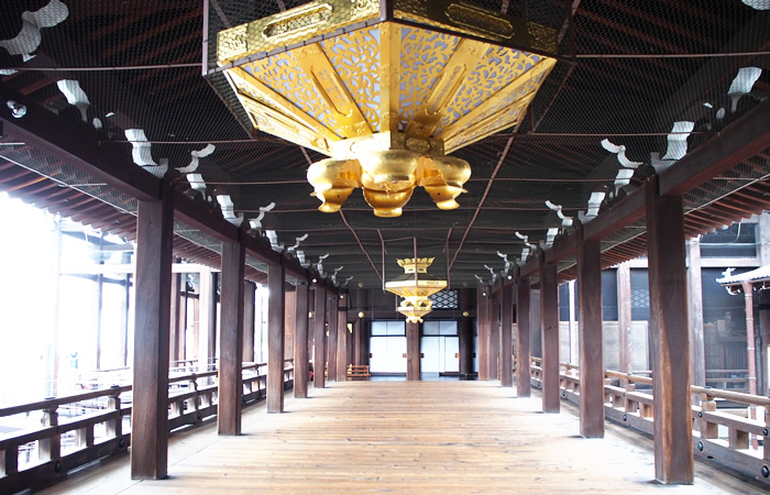 西本願寺の御影堂と阿弥陀堂を繋ぐ広大な渡り廊下