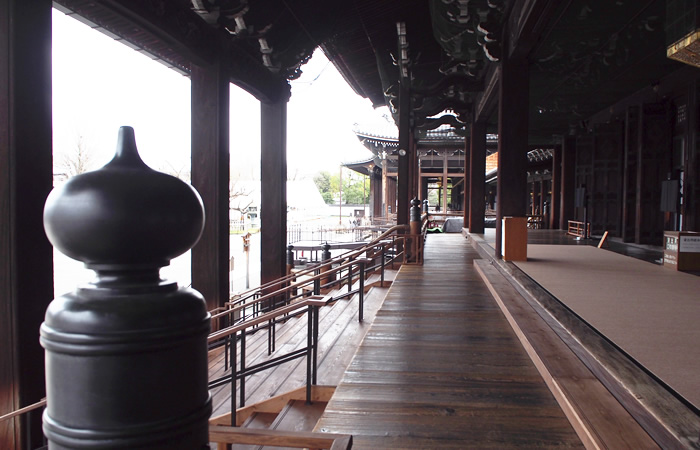 建物の大きさがわかる西本願寺の風景