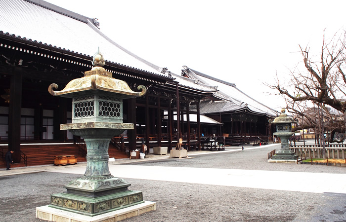 今も静謐な空気に包まれている西本願寺