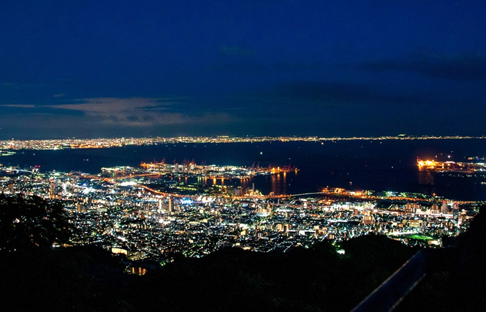 日本三大夜景の1つに数えられる、摩耶山掬星台の夜景