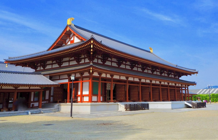再建された薬師寺の大講堂