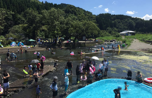 大分・竹田湧水群の中島公園名水河川プールがスゴイ！名水百選の水は夏の極上の遊び場
