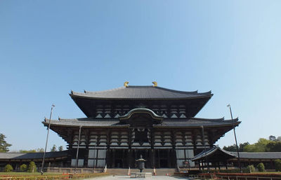 奈良・春日の里、東大寺や興福寺、春日大社などが連なる、世界遺産の古都を歩く旅