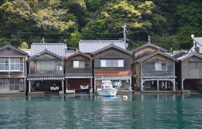 丹後半島・伊根の舟屋、日本の美しい原風景が残る地で素晴らしい日の出を目にする京都旅