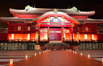 沖縄のシンボル、首里城で琉球王国の建築と文化に触れ、王国時代の情緒を感じる旅