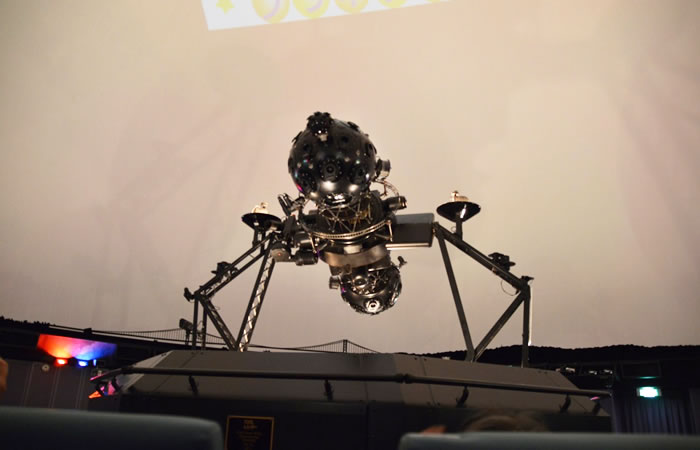 明石市立天文科学館のプラネタリウム投影機