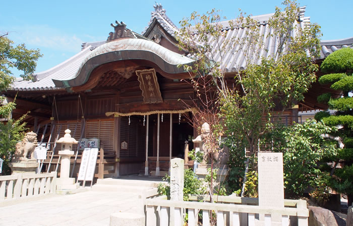 柿本神社の境内