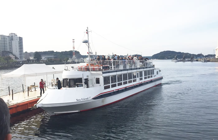 横須賀軍港めぐり、艦隊司令部の街で迫力ある艦艇の数々を見学する日本唯一のツアー旅
