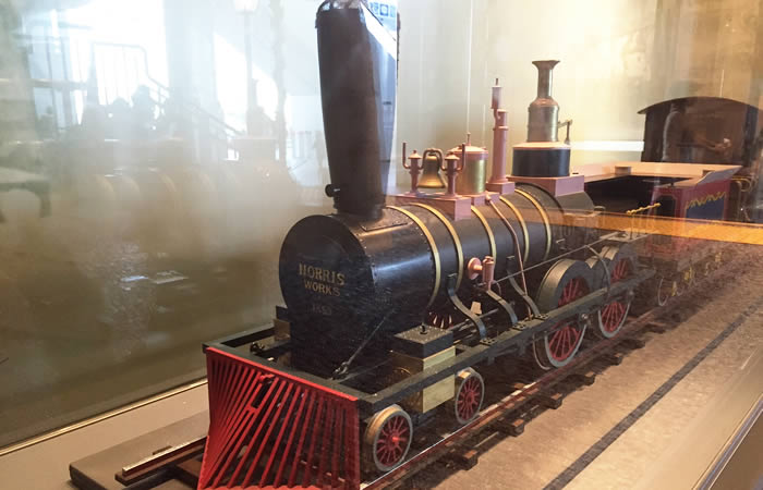 日本で初めての蒸気機関車