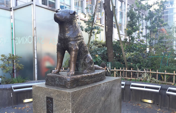 渋谷駅ハチ公口に建つ忠犬ハチ公像