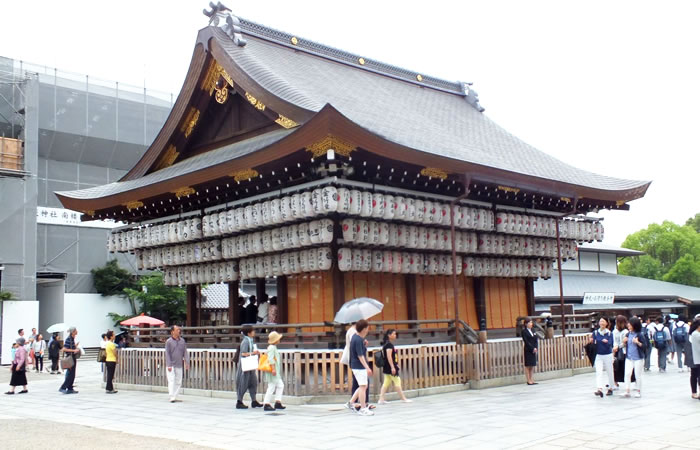 八坂神社の「舞殿」