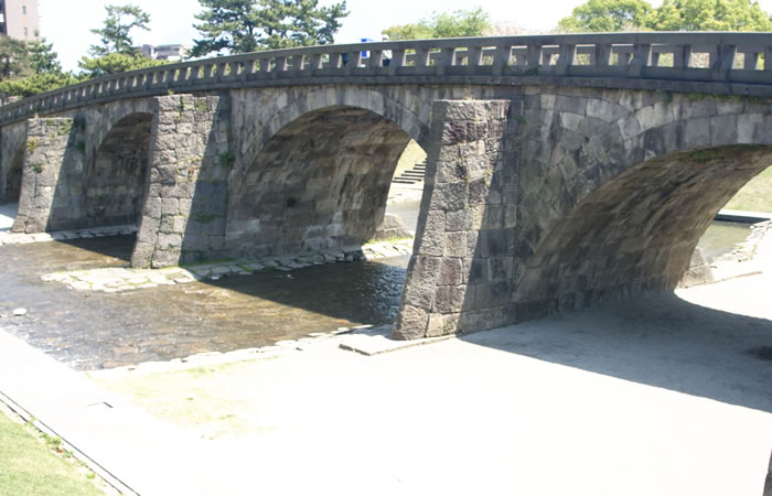 移設、保存された橋の1つ高麗橋
