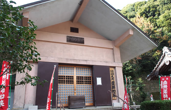 東山寺の薬師堂