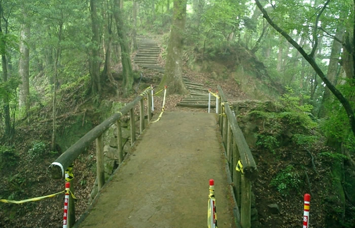 備中松山城へと続く山道